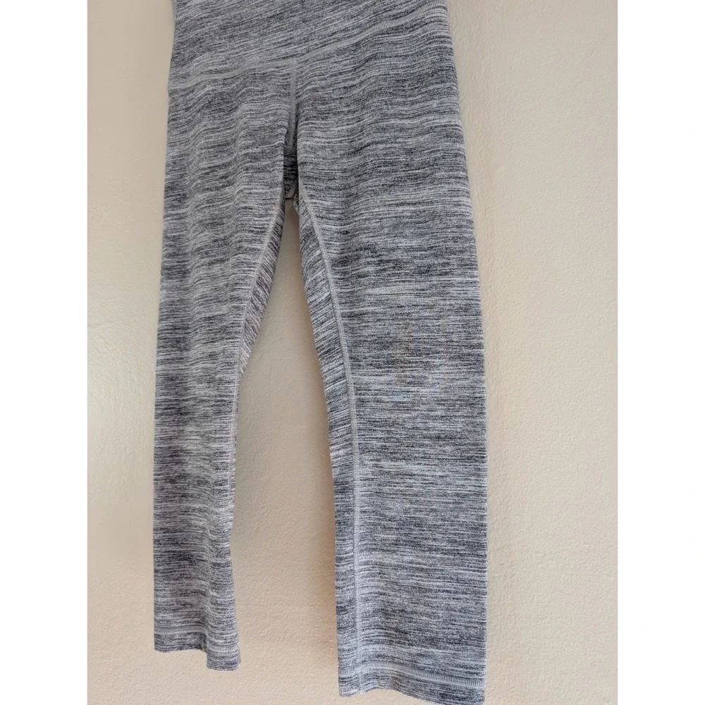 Lululemon High Rise Crop Leggings Grey Space Dye Heathered Size 6 Athletic Pants